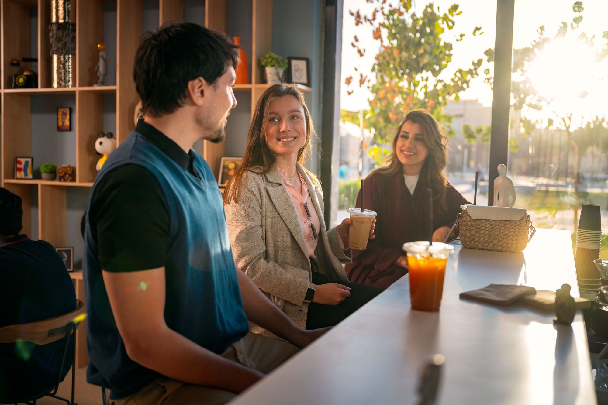 Shopping at Meraastrust Front